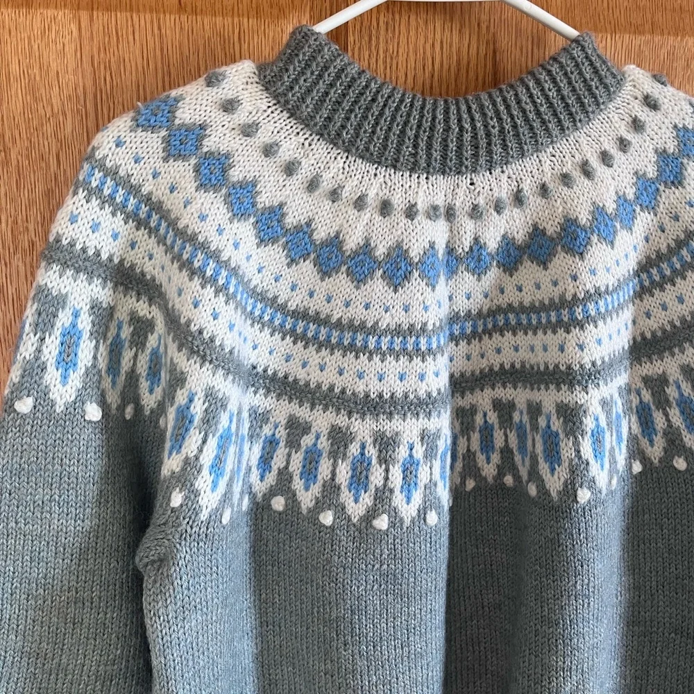 Dale of Norway Gorgeous! Wool Gray and White Patterned Women's Sweater - Picture 4 of 5